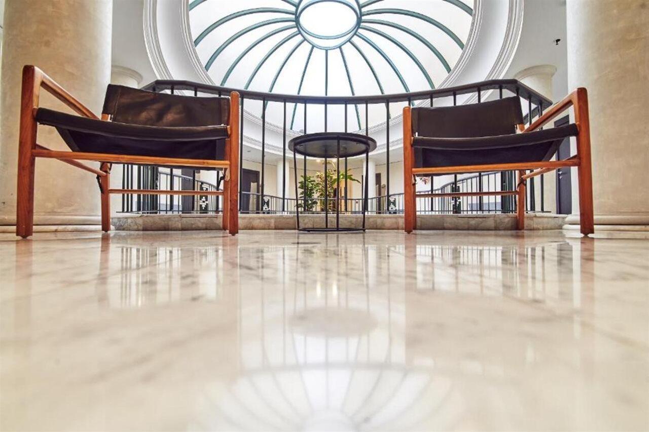 Occidental Leon Alfonso V Hotel Екстериор снимка