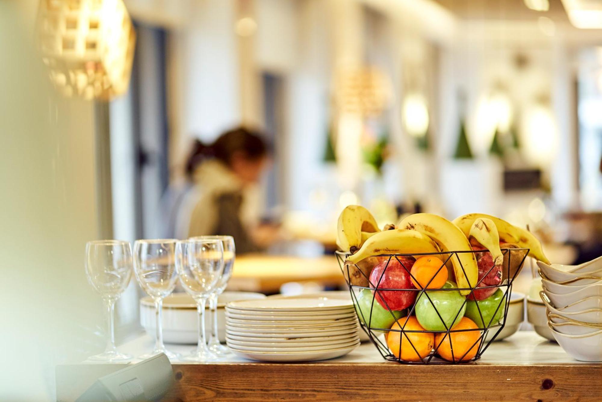 Occidental Leon Alfonso V Hotel Екстериор снимка