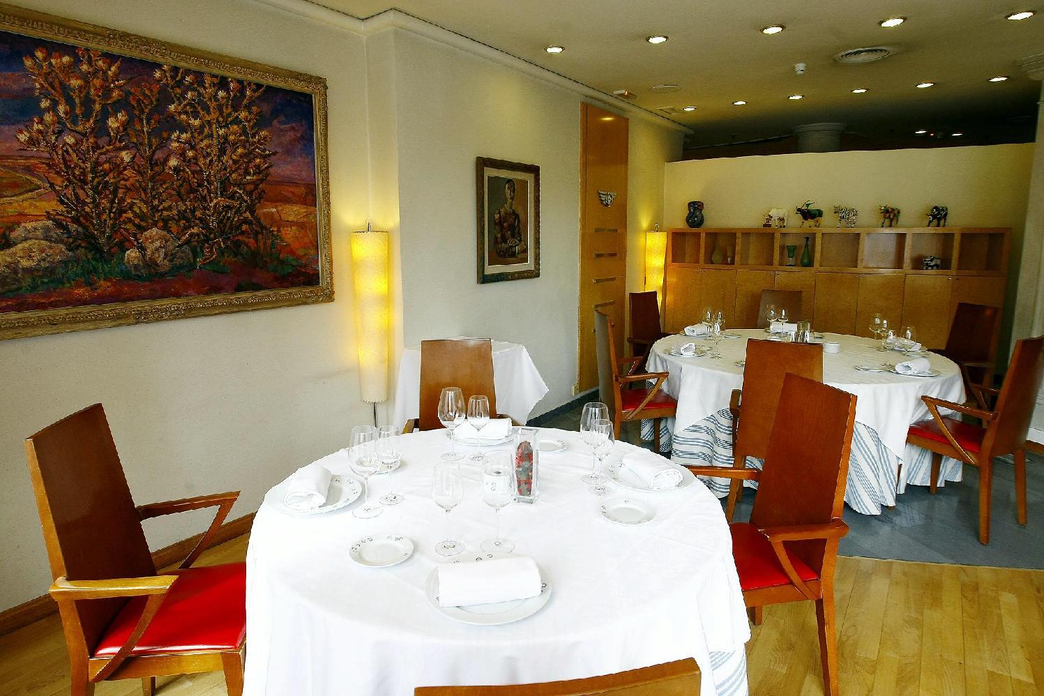 Occidental Leon Alfonso V Hotel Екстериор снимка