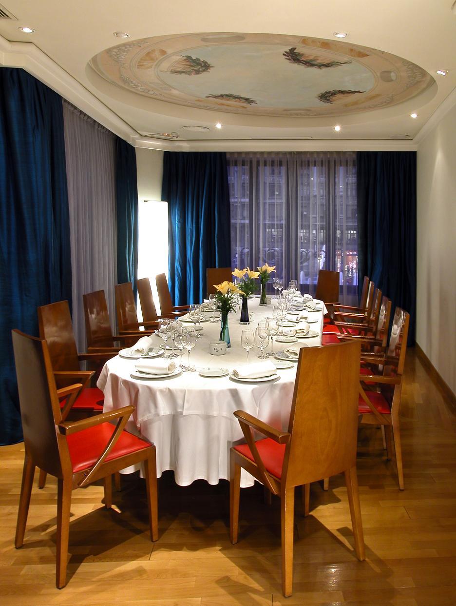 Occidental Leon Alfonso V Hotel Ресторант снимка