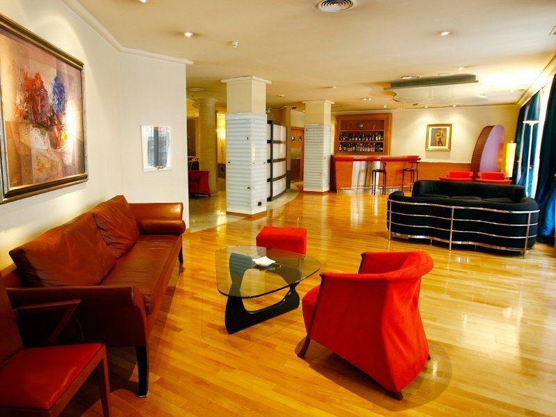 Occidental Leon Alfonso V Hotel Интериор снимка