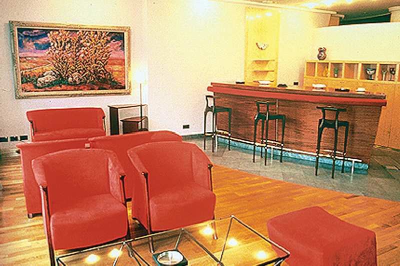 Occidental Leon Alfonso V Hotel Екстериор снимка