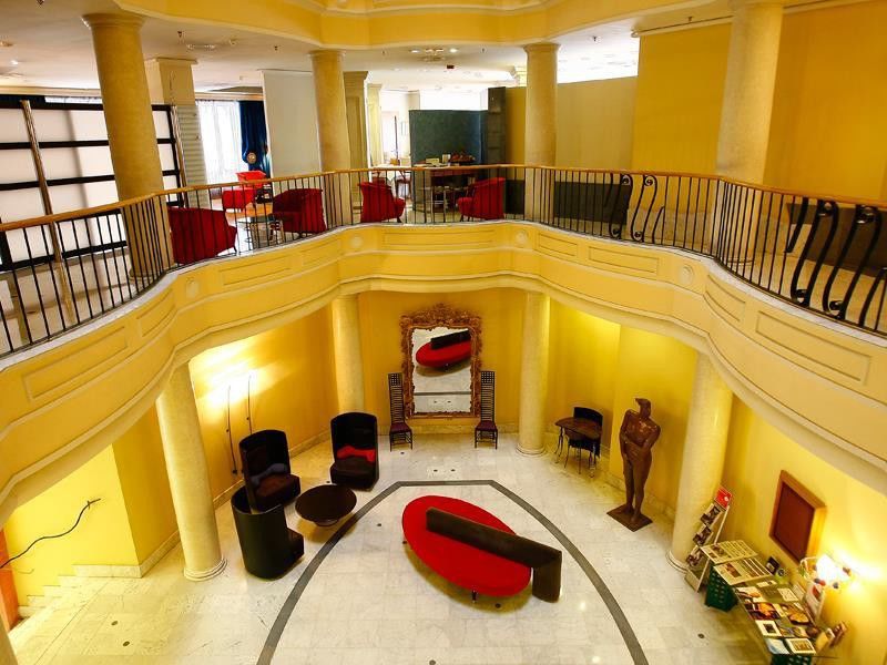 Occidental Leon Alfonso V Hotel Екстериор снимка