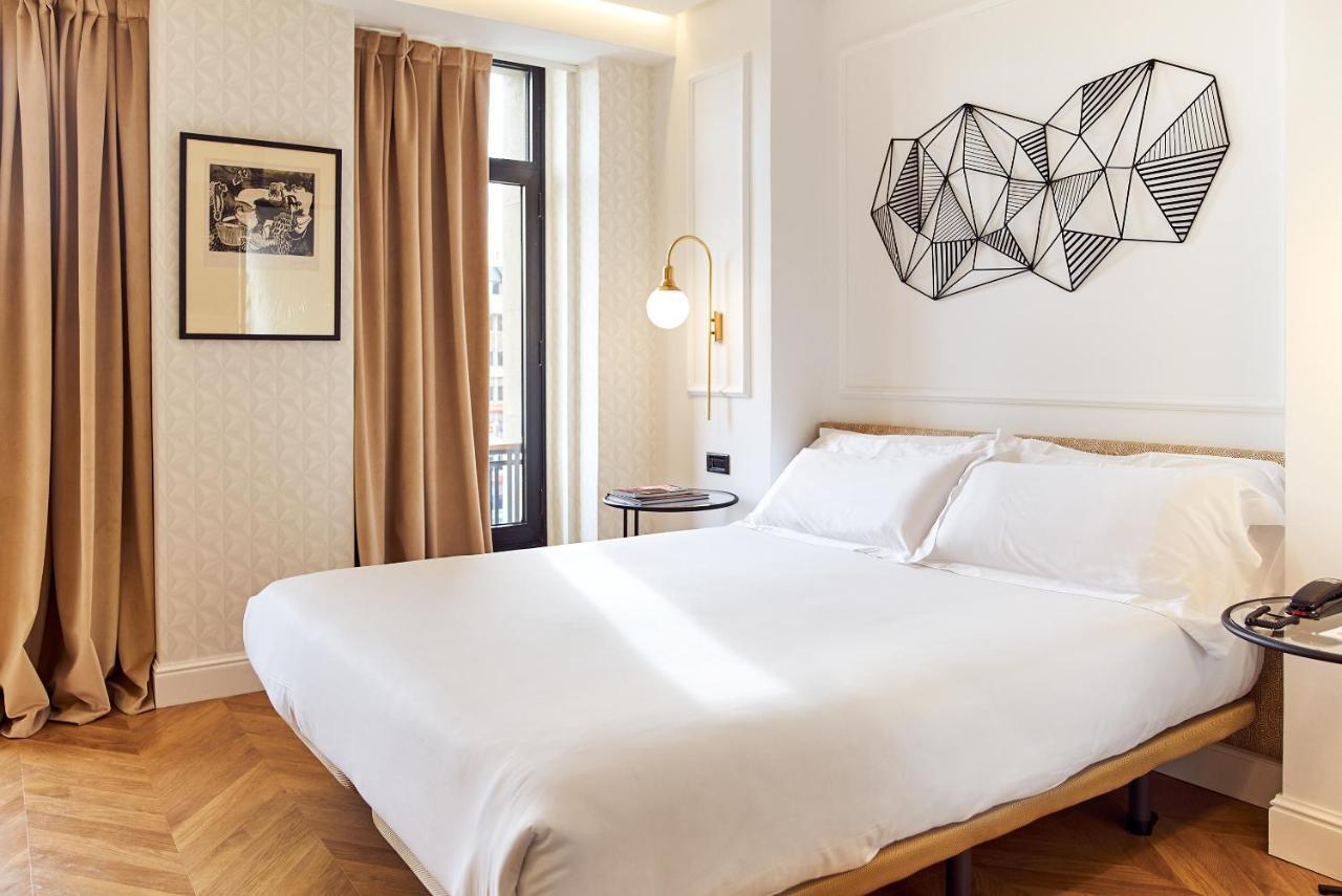Occidental Leon Alfonso V Hotel Екстериор снимка