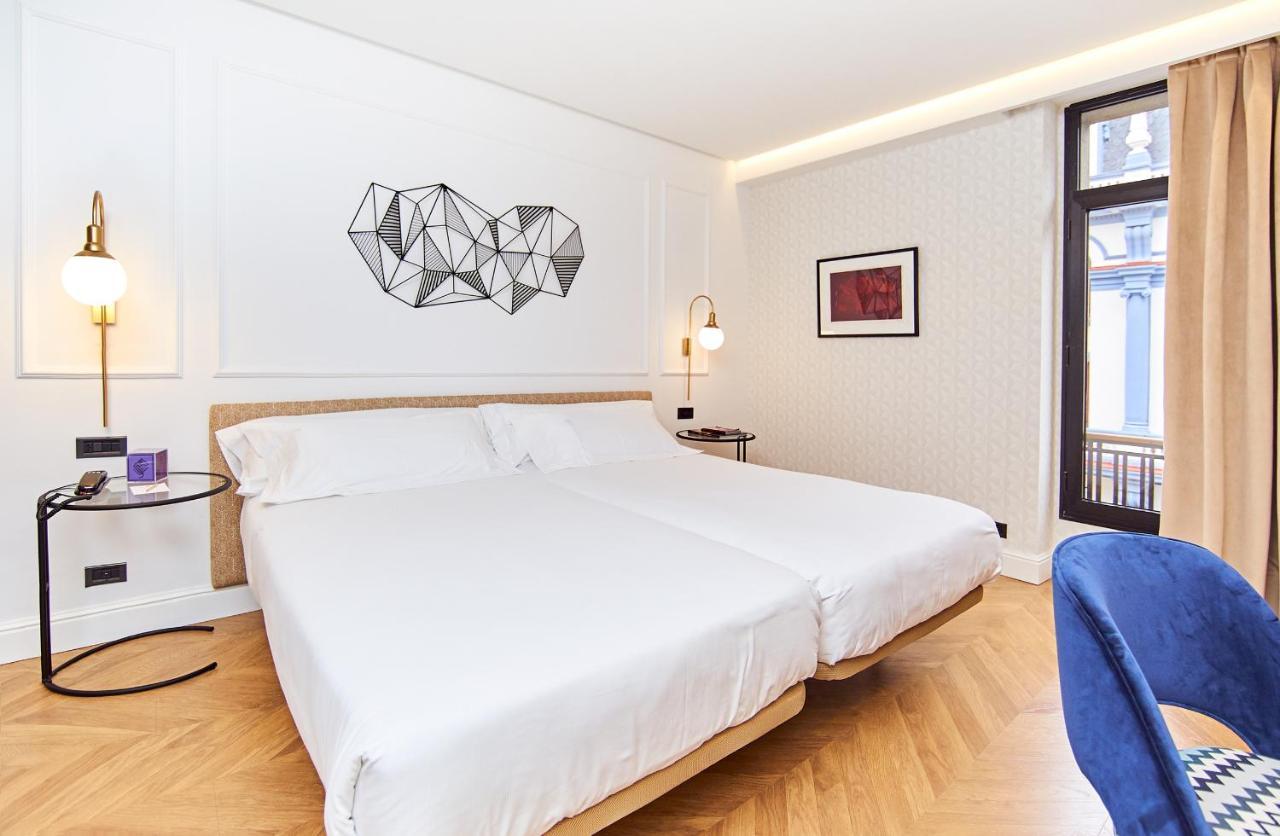 Occidental Leon Alfonso V Hotel Екстериор снимка