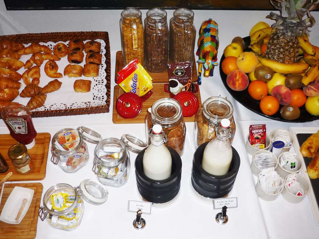 Occidental Leon Alfonso V Hotel Ресторант снимка