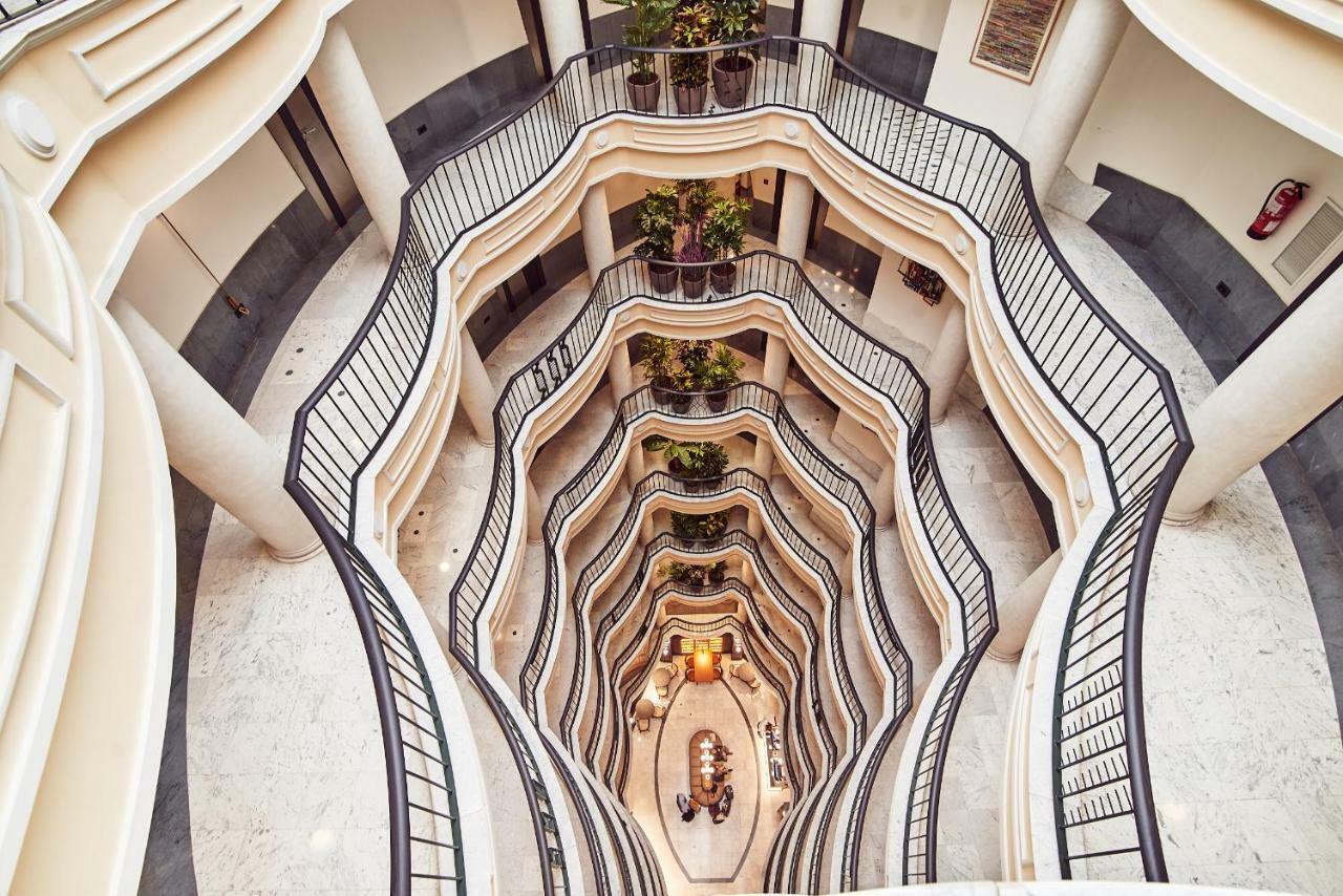 Occidental Leon Alfonso V Hotel Екстериор снимка